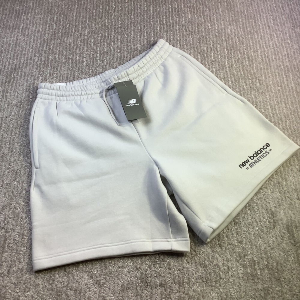 New Balance Graphic Cuff Fleece Drawstring Shorts Relaxed Light Grey Size M NWT